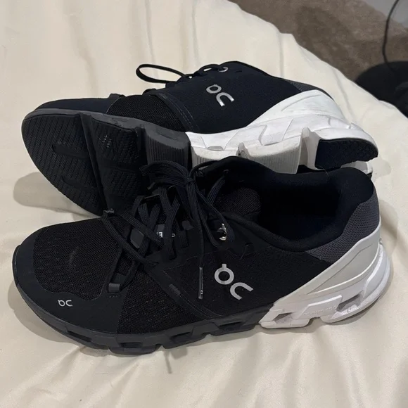 On Running Athletic Shoes in Black and White - Picture 1 of 8